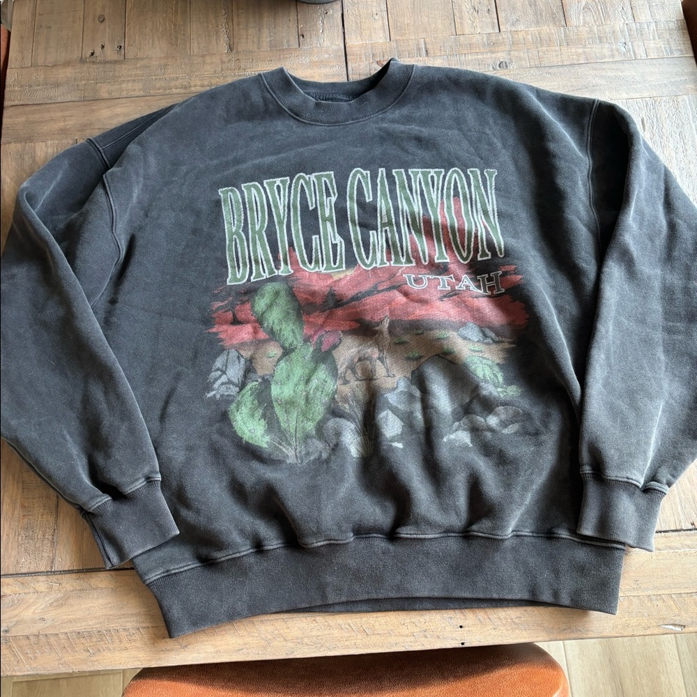 Abercrombie graphic crewneck